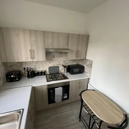 2 Bedroom Flat In Appartement *