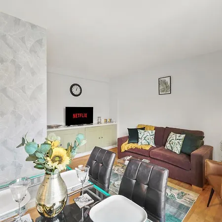 Dream Key Chelsea: Serviced With Netflix London