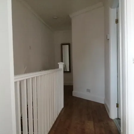 Apartment Lovely 3 Bedrooms Flat Near Station With Free Parking Romford