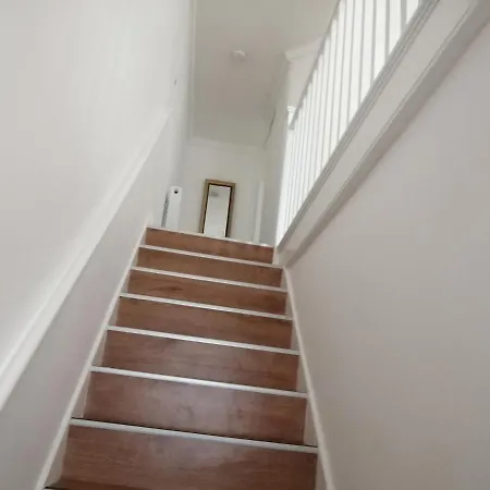 Apartment Lovely 3 Bedrooms Flat Near Station With Free Parking