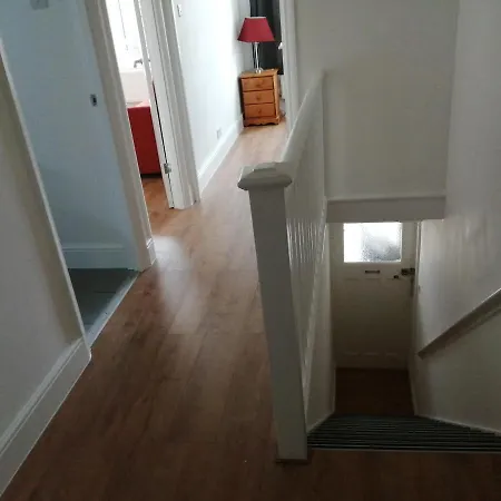 Lovely 3 Bedrooms Flat Near Station With Free Parking Apartment Romford