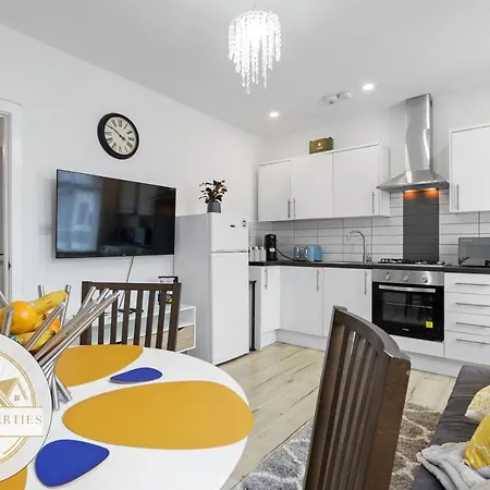 Modern 2 Bed East By Rebby Sleeps 5 Near Canning Town Station * Londres