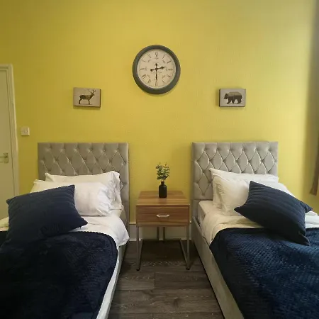 Luxury Holiday Elizabeth Line Apartment