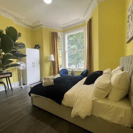 Luxury Holiday Elizabeth Line London