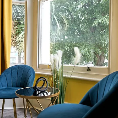 Luxury Holiday Elizabeth Line Apartment London