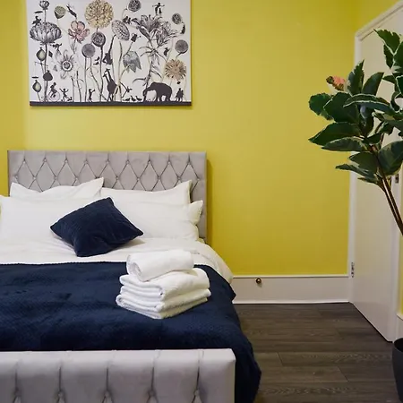 Luxury Holiday Elizabeth Line Apartment *