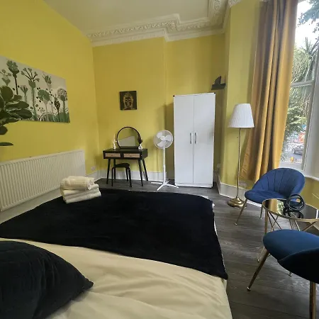 Apartment Luxury Holiday Elizabeth Line London