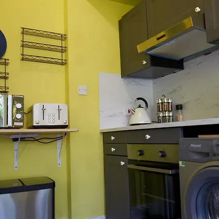 Luxury Holiday Elizabeth Line Apartment *