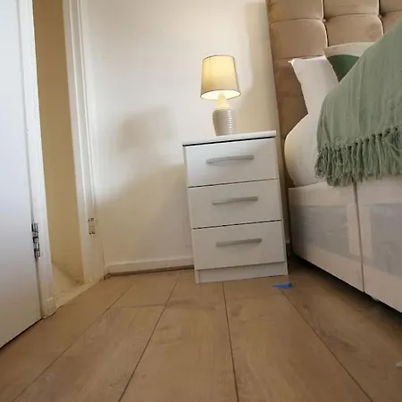 Ensuite With Kitchen Modern Large Double-bed In Zone 2 * London