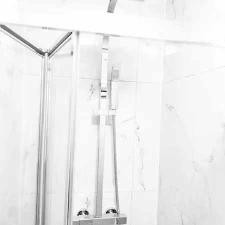 Ensuite With Kitchen Stunning Double-bed In Zone 2 Apartment