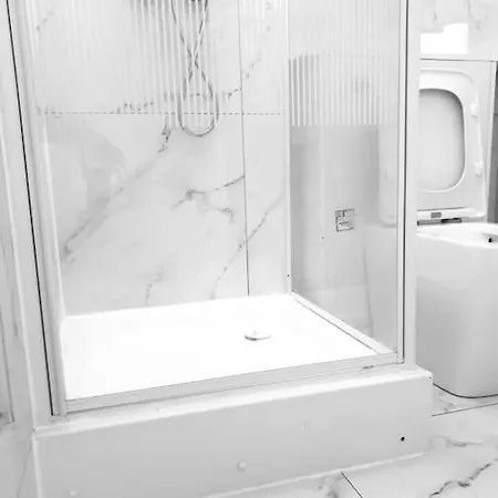 Ensuite With Kitchen Modern Large Double-bed In Zone 2 Apartment