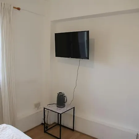 Ensuite With Kitchen Modern Large Double-bed In Zone 2 Apartment