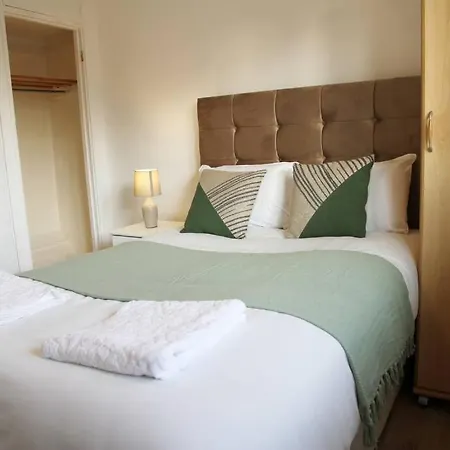 Ensuite With Kitchen Modern Large Double-bed In Zone 2 London