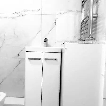 Ensuite With Kitchen Modern Large Double-bed In Zone 2