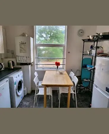Quiet Near Arsenal Stadium Islington Zone 2 Cental *
