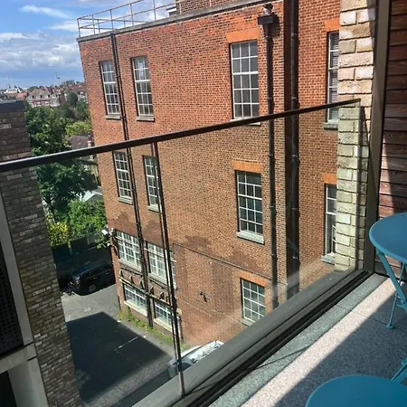 Apartament Beautiful 2 Bed Flat In Finchley Road, Camden Londyn