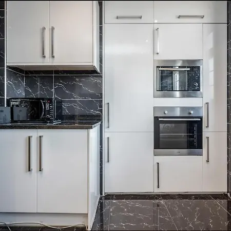 Apartment Luxe - Hyde Park - 2bed 3bath A/c + Lift *