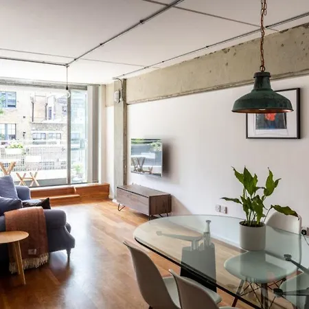 Altido Modern Flat With Canal Views