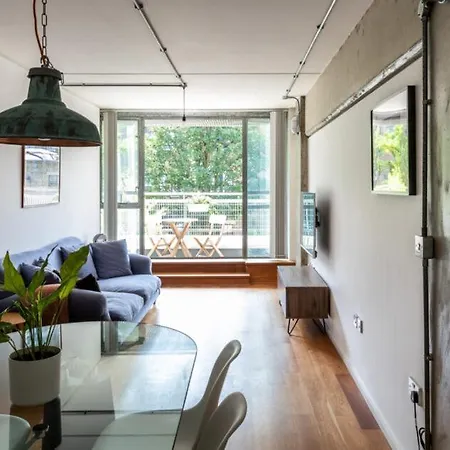 Altido Modern Flat With Canal Views 런던
