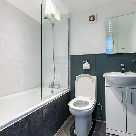 Bower House Hotel 2*