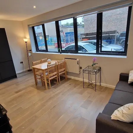 Dream Finchley 4 Min Walk To The Train Apartment *