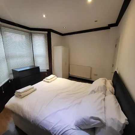 Large 4 Bedroom House In