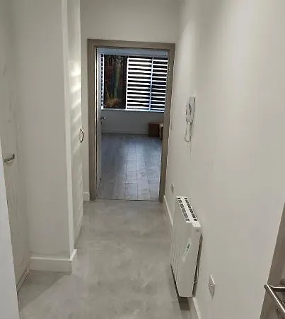 Spacious Brand New Large Studio London By Uk Hmo 105 Apartment