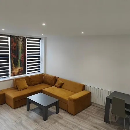 Spacious Brand New Large Studio London By Uk Hmo 105 Apartment Edgware