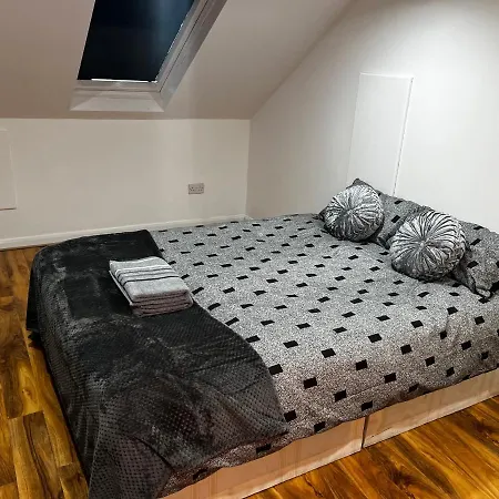 Good Priced Double Bed In Hayes Casa de hóspedes