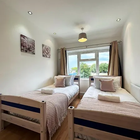 Maria's House In East London Apartment Dagenham