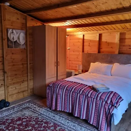 Cosy With Free Parking Near London