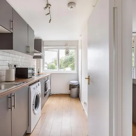 Modern & Cosy Flat In Apartment