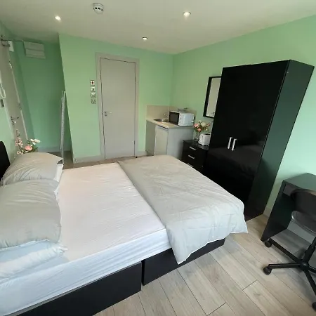 Letzi Premium Cozy Retreat Private En-suite Rooms, Heathrow Airport * Hayes (Greater London)