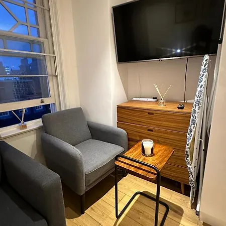 Piccadilly Living 1 Bedroom Flat In Vr11