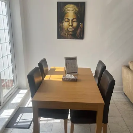 Reach Retreat Spacious 4bed House Startford Maryland Great Transport Links * London