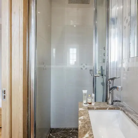 Apartment Luxe - Hyde Park - 2bed 3bath A/c + Lift