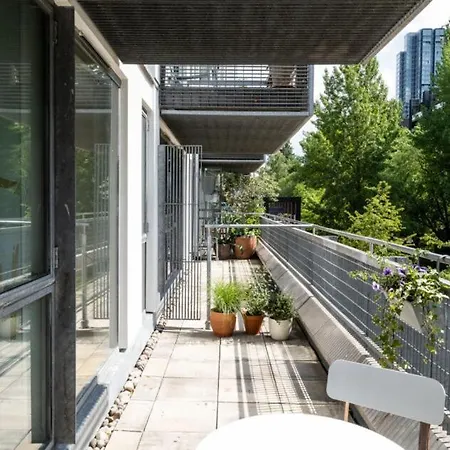 Altido Modern Flat With Canal Views * 런던