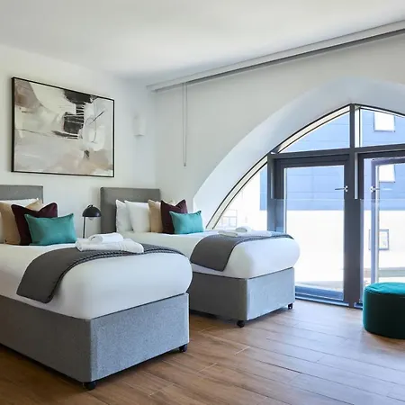 Apartment Bridge By Viridian Kew