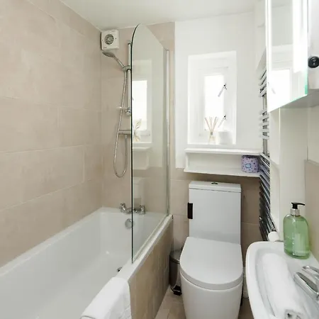 Apartment Beautiful Designer Flat In Maida Vale, Sleeps 4 London