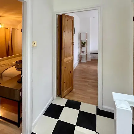 Maria's House In East London Apartment Dagenham