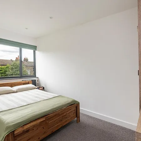 Altido Stunning 2 Bed House With Garden And Free Parking, Near Clapham Park Holiday home