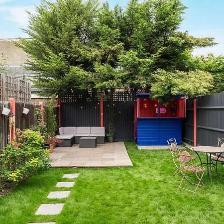 Altido Stunning 2 Bed House With Garden And Free Parking, Near Clapham Park * London