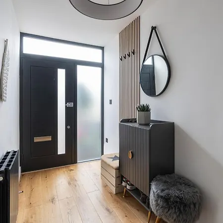 Holiday home Altido Stunning 2 Bed House With Garden And Free Parking, Near Clapham Park London