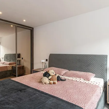 Altido Stunning 2 Bed House With Garden And Free Parking, Near Clapham Park Holiday home London