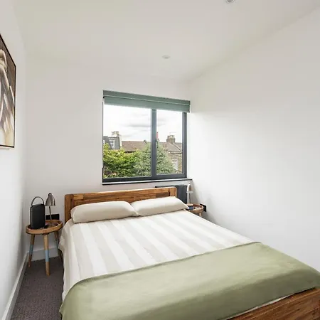 Altido Stunning 2 Bed House With Garden And Free Parking, Near Clapham Park * London