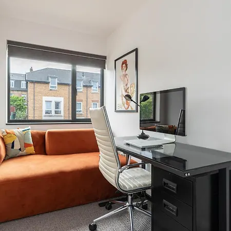 Altido Stunning 2 Bed House With Garden And Free Parking, Near Clapham Park * London