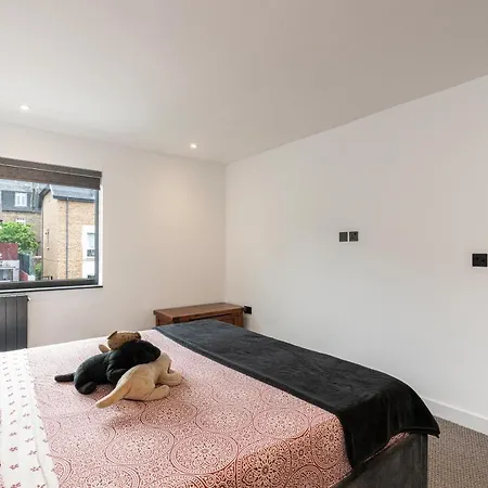 Altido Stunning 2 Bed House With Garden And Free Parking, Near Clapham Park Holiday home