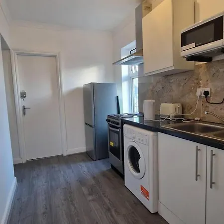 Captivating 2-bed In * Ilford