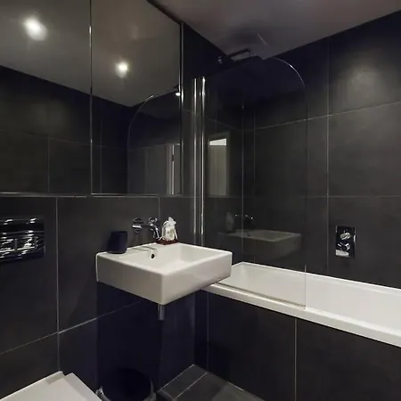 Stunning 2 Bed 2 Bath In Clerkenwell *