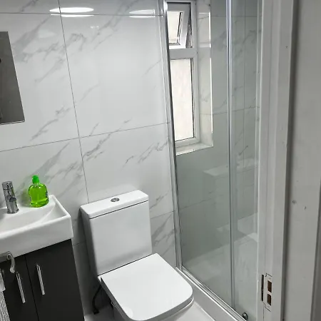 Casa de hóspedes Good Priced Double Bed In Hayes *